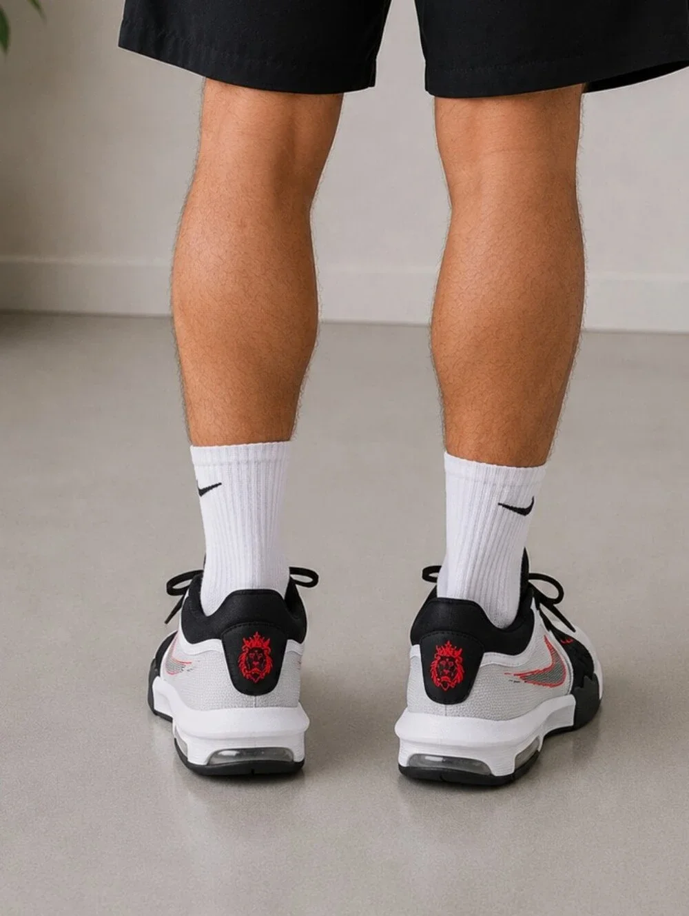 Nike LeBron Witness 8 Basketball Shoes White Black Red Men's Size 7.5 New In Box